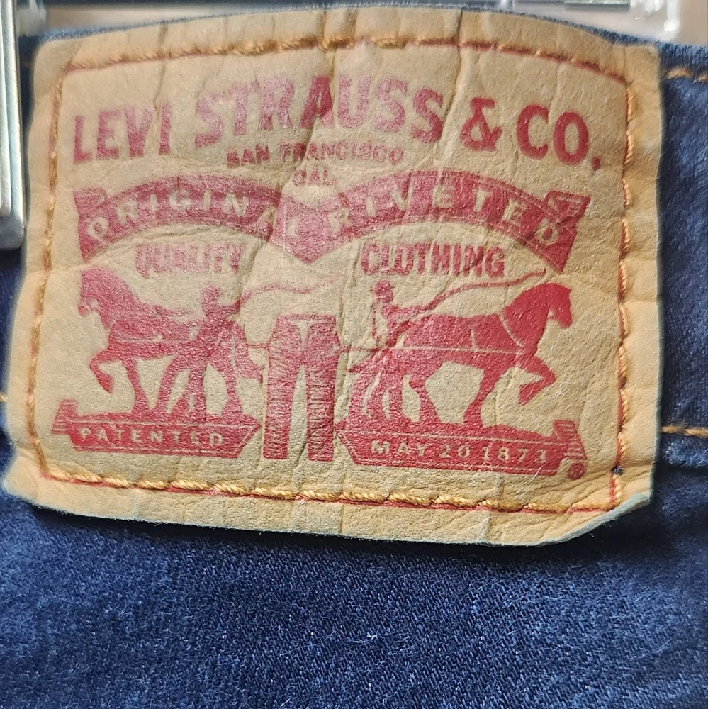 Blue Levi 721 High Rise Skinny Jeans Women Size 32 with Sleek Fit - Picture 5 of 6